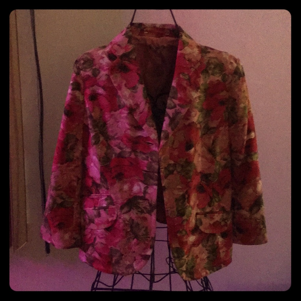 It is a Ann Taylor size: 14 in women’s! Used once!